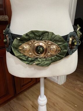 Vintage Women's Green and Black Decorative Waist Belt with Gold Accents